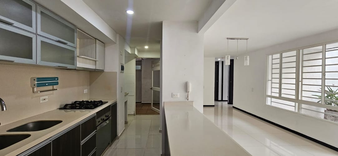 Apartamento de 3 alcobas en venta en Valle Del Lili, Cali, 80 m² · foto 2 de 18