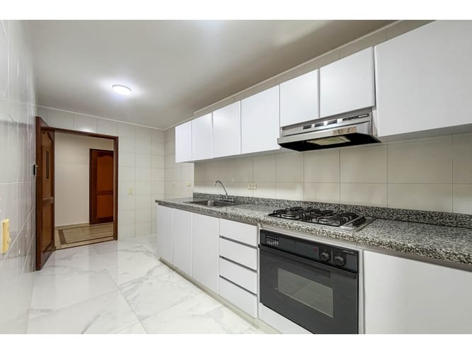 Apartamento de 3 alcobas en venta en Santa Barbara, Bogotá, 115 m² · foto 7 de 17