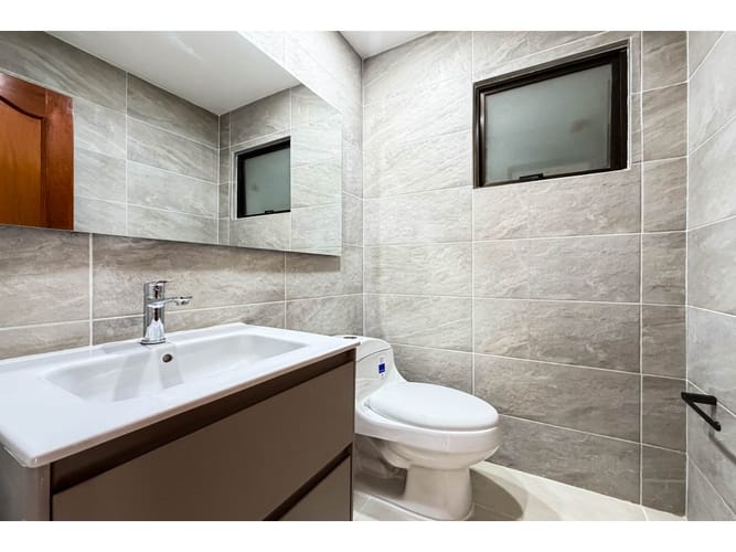 Apartamento de 3 alcobas en venta en Santa Barbara, Bogotá, 115 m² · foto 9 de 17