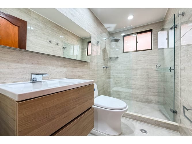 Apartamento de 3 alcobas en venta en Santa Barbara, Bogotá, 115 m² · foto 12 de 17
