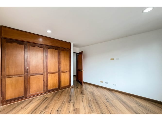 Apartamento de 3 alcobas en venta en Santa Barbara, Bogotá, 115 m² · foto 14 de 17