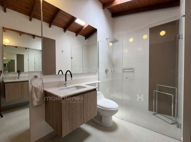 Casa de 4 alcobas en venta en El Carmen De Viboral, La Ceja, 150 m² · foto 3 de 13