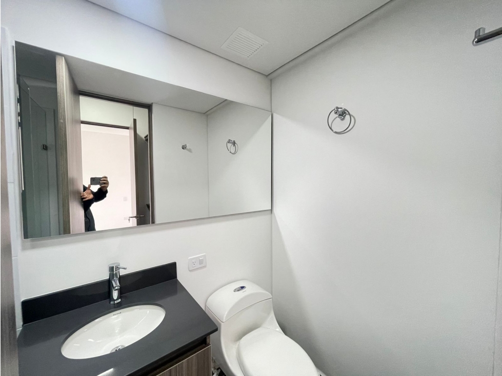 Apartamento en arriendo en Altos Del Poblado, Medellín · foto 3 de 17