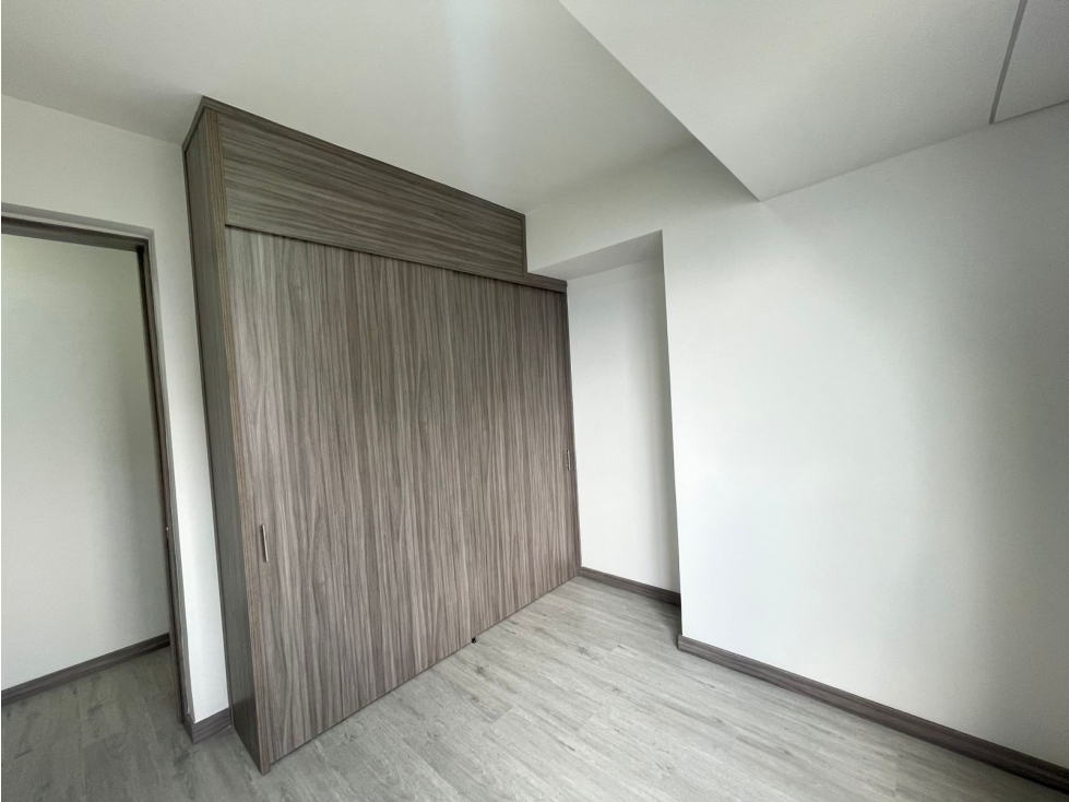 Apartamento en arriendo en Altos Del Poblado, Medellín · foto 4 de 17