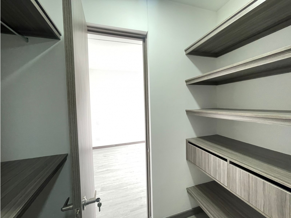 Apartamento en arriendo en Altos Del Poblado, Medellín · foto 8 de 17