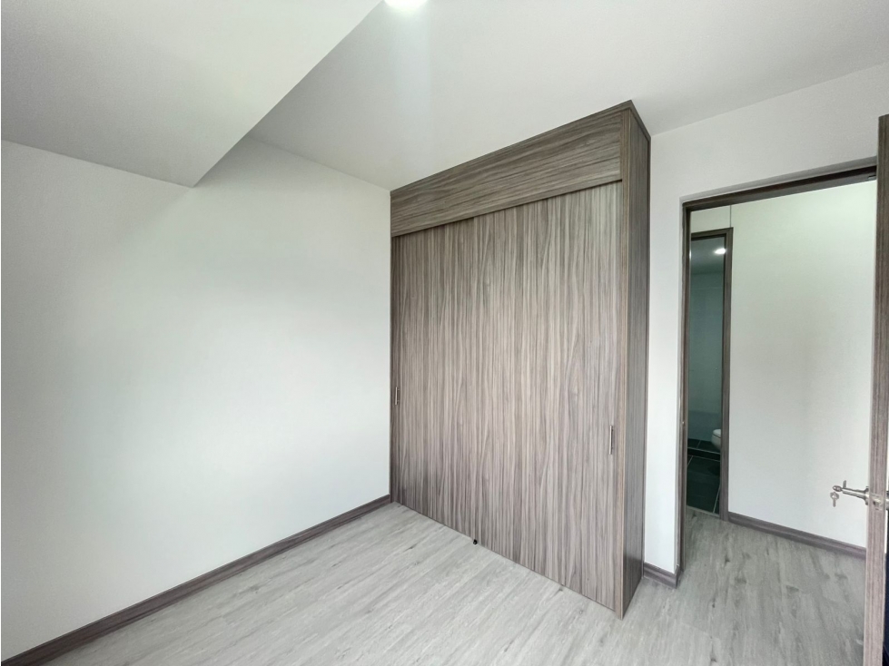 Apartamento en arriendo en Altos Del Poblado, Medellín · foto 9 de 17