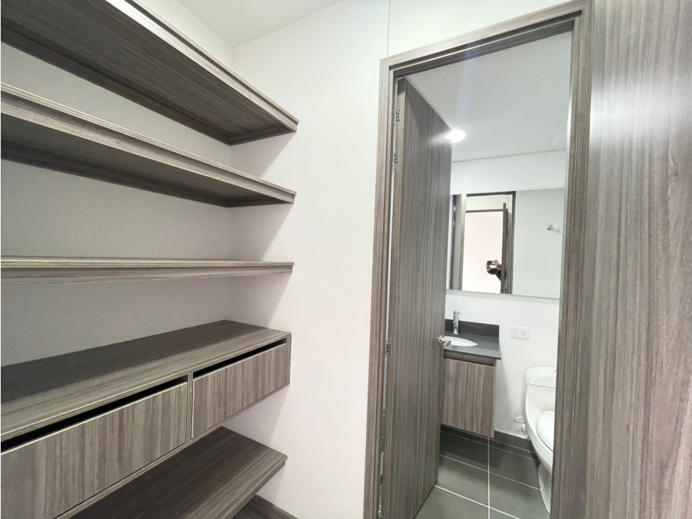 Apartamento en arriendo en Altos Del Poblado, Medellín · foto 11 de 17