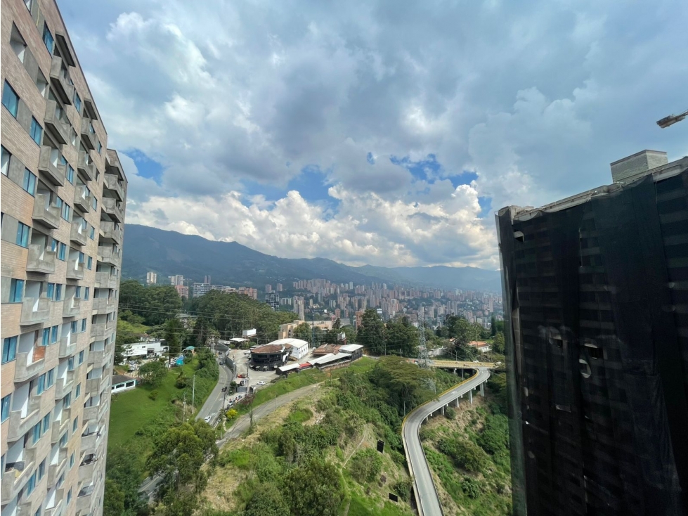 Apartamento en arriendo en Altos Del Poblado, Medellín · foto 15 de 17
