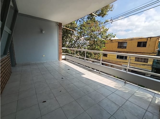 Casa de 6 alcobas en arriendo en Caicedo, Medellín, 250 m² · foto 2 de 24