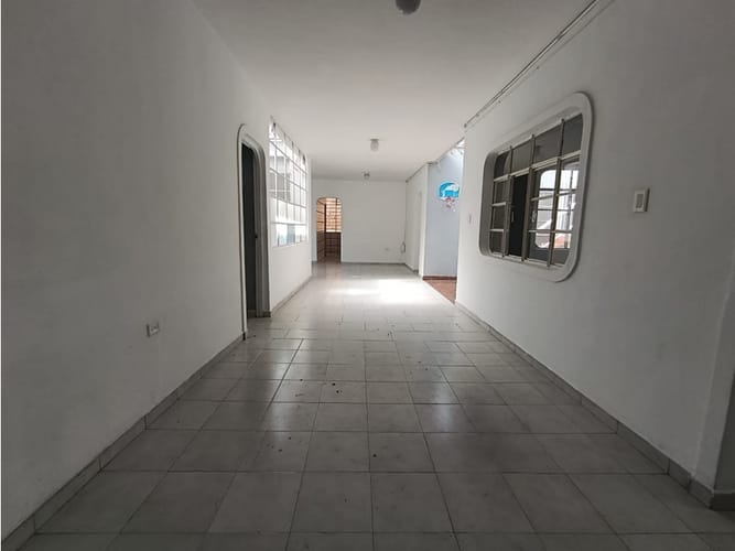Casa de 6 alcobas en arriendo en Caicedo, Medellín, 250 m² · foto 4 de 24