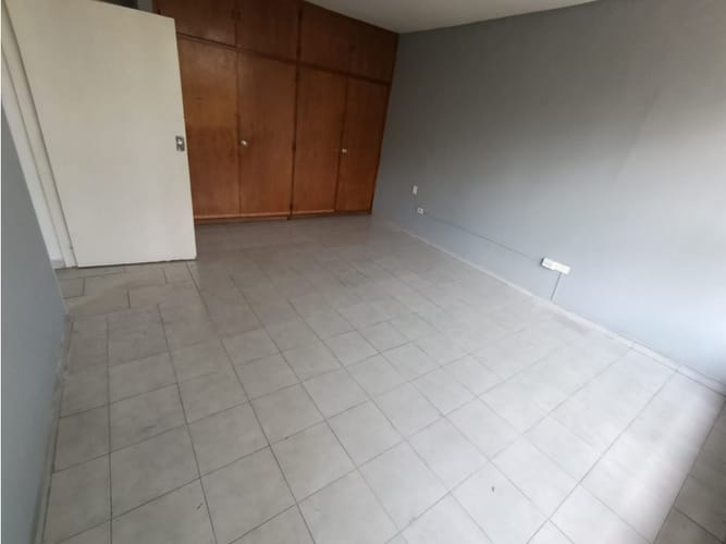 Casa de 6 alcobas en arriendo en Caicedo, Medellín, 250 m² · foto 6 de 24