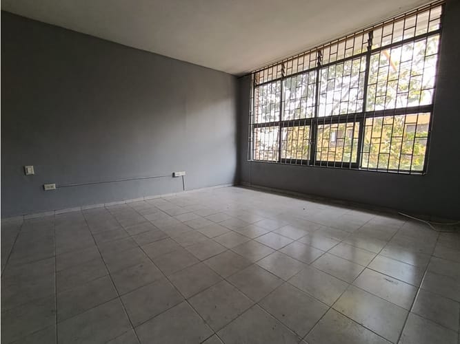 Casa de 6 alcobas en arriendo en Caicedo, Medellín, 250 m² · foto 8 de 24