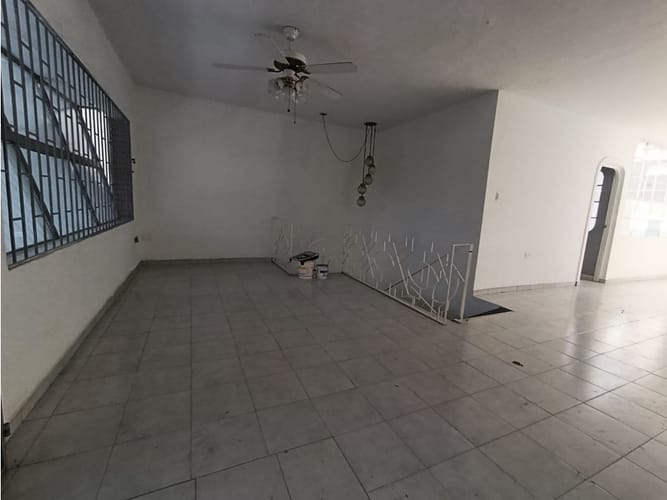 Casa de 6 alcobas en arriendo en Caicedo, Medellín, 250 m² · foto 9 de 24
