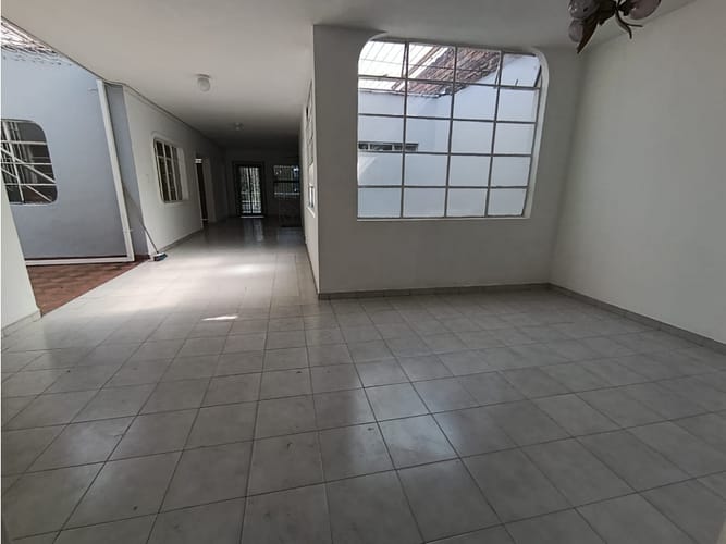 Casa de 6 alcobas en arriendo en Caicedo, Medellín, 250 m² · foto 10 de 24