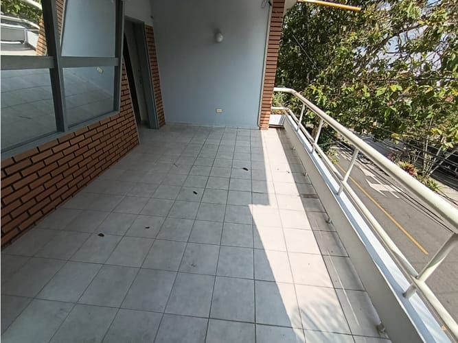 Casa de 6 alcobas en arriendo en Caicedo, Medellín, 250 m² · foto 11 de 24