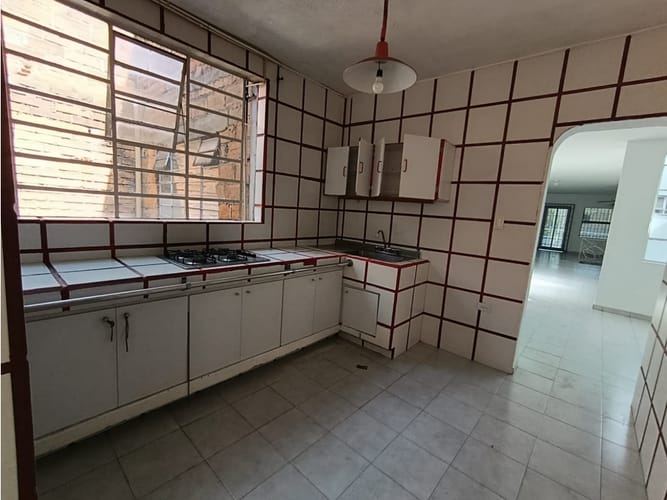 Casa de 6 alcobas en arriendo en Caicedo, Medellín, 250 m² · foto 14 de 24