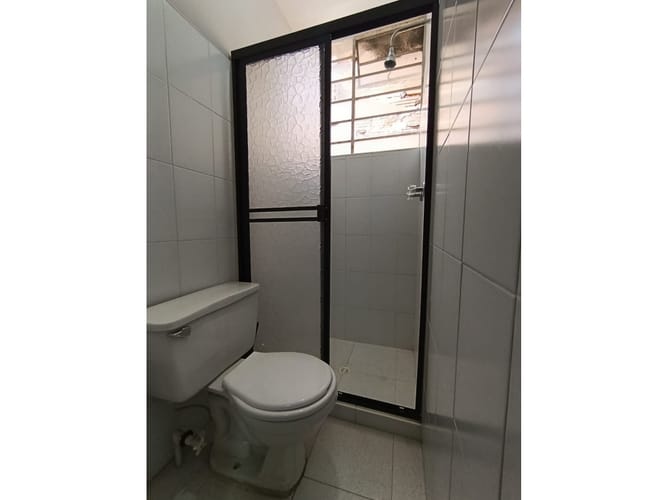 Casa de 6 alcobas en arriendo en Caicedo, Medellín, 250 m² · foto 17 de 24