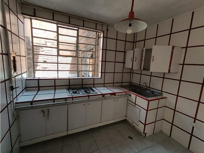 Casa de 6 alcobas en arriendo en Caicedo, Medellín, 250 m² · foto 18 de 24