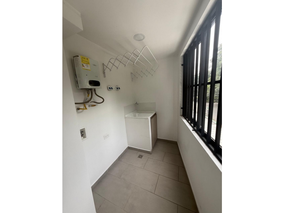 Apartamento en venta en La Almeria, Medellín · foto 10 de 11