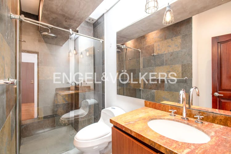 Apartamento de 4 alcobas en venta en Santa Barbara Central, Bogotá, 233 m² · foto 15 de 18