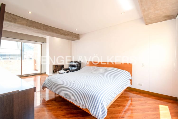 Apartamento de 4 alcobas en venta en Santa Barbara Central, Bogotá, 233 m² · foto 12 de 18