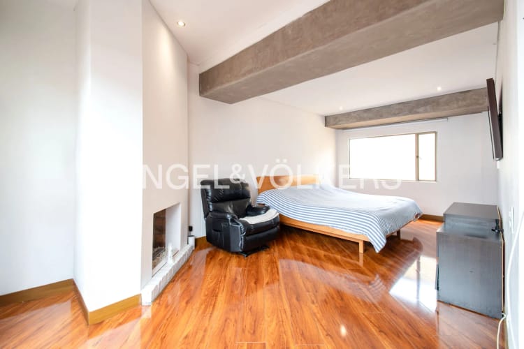 Apartamento de 4 alcobas en venta en Santa Barbara Central, Bogotá, 233 m² · foto 11 de 18