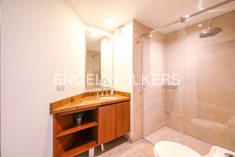 Apartamento de 4 alcobas en venta en Santa Barbara Central, Bogotá, 233 m² · foto 8 de 18