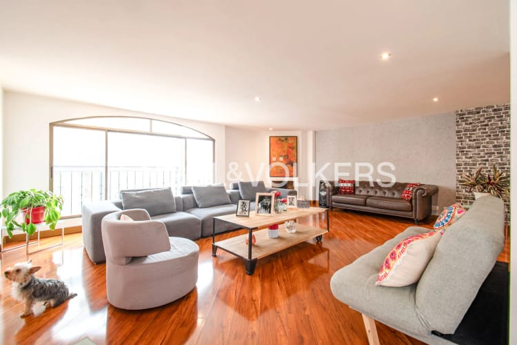 Apartamento de 4 alcobas en venta en Santa Barbara Central, Bogotá, 233 m² · foto 2 de 18