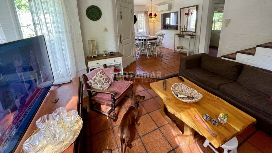 MUY LINDA CASA DE 4 DORMITORIOS EN EL CORAZON DE LA BARRA · Photo 2