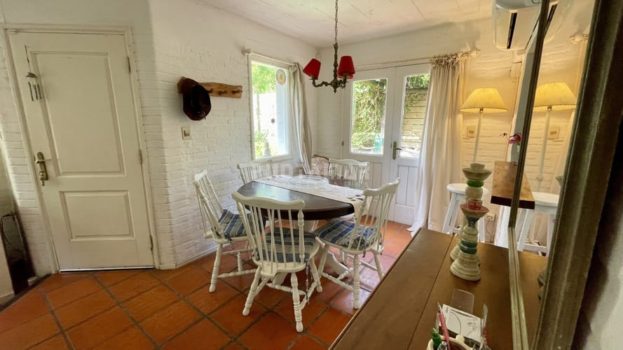MUY LINDA CASA DE 4 DORMITORIOS EN EL CORAZON DE LA BARRA · Photo 4
