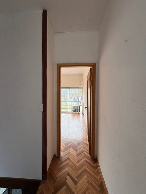 ALQUILER DUPLEX EN BRAZO ORIENTAL 2 DORMITORIOS JARDIN PATIO COCHERA · Foto 4