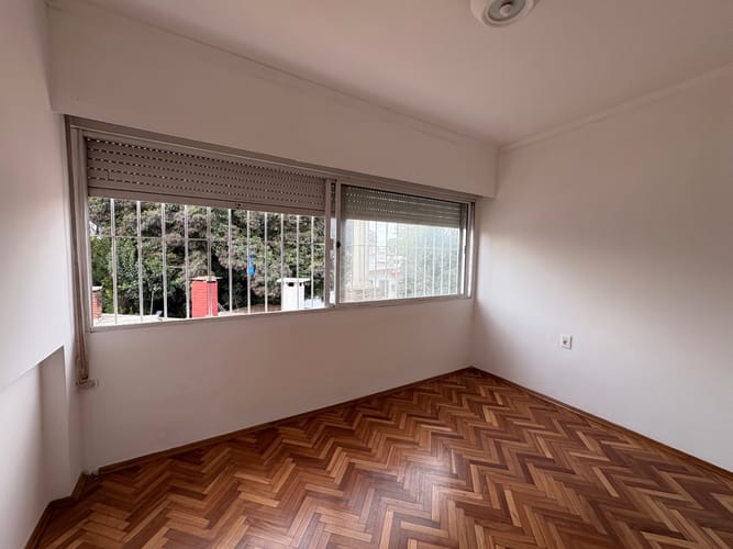ALQUILER DUPLEX EN BRAZO ORIENTAL 2 DORMITORIOS JARDIN PATIO COCHERA · Foto 8