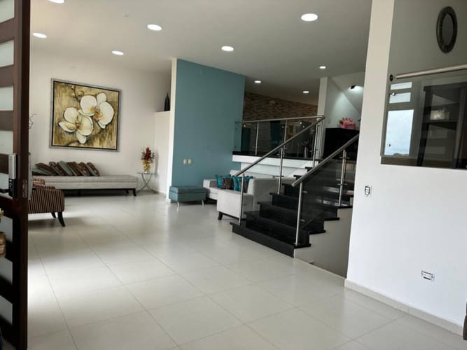 Casa de 4 alcobas en venta en Cabecera Del Llano, Bucaramanga, 370 m² · foto 2 de 9