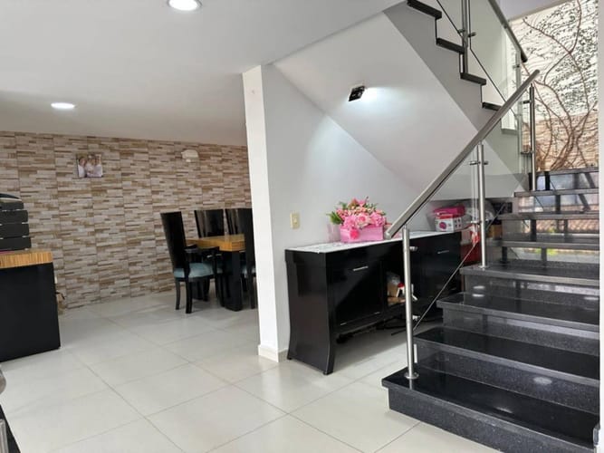 Casa de 4 alcobas en venta en Cabecera Del Llano, Bucaramanga, 370 m² · foto 3 de 9