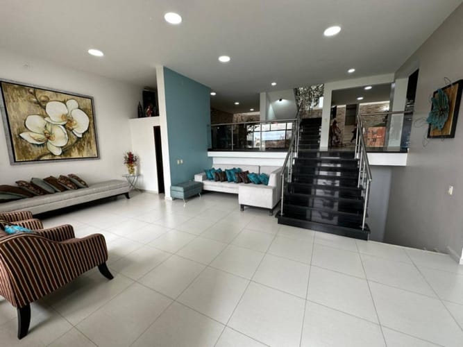 Casa de 4 alcobas en venta en Cabecera Del Llano, Bucaramanga, 370 m² · foto 4 de 9