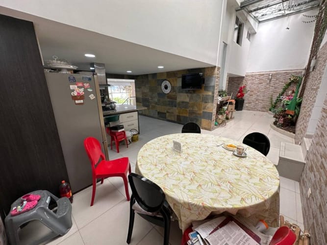 Casa de 4 alcobas en venta en Cabecera Del Llano, Bucaramanga, 370 m² · foto 7 de 9