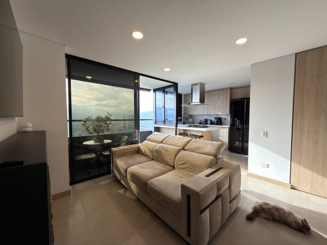 Apartamento de 3 alcobas en venta en Vía Las Palmas, Medellín, 89 m² · foto 3 de 16
