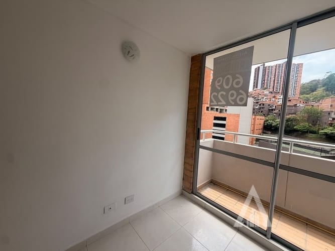 Apartamento de 2 alcobas en arriendo en Enciso, Medellín, 60 m² · foto 4 de 8