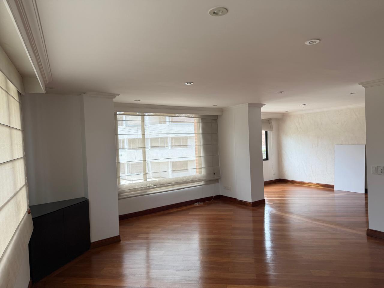 Apartamento en venta en Santa Barbara, Bogotá · foto 3 de 8