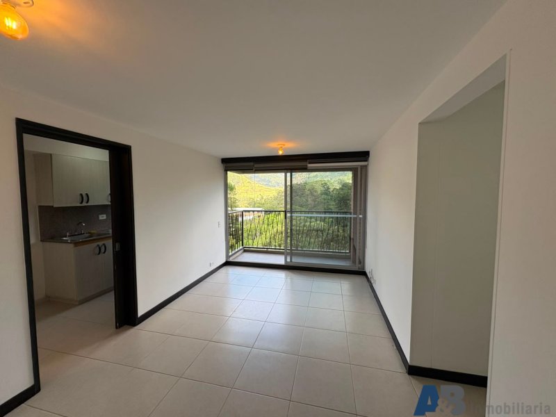 Apartamento en arriendo en La Castellana, Medellín · foto 2 de 17