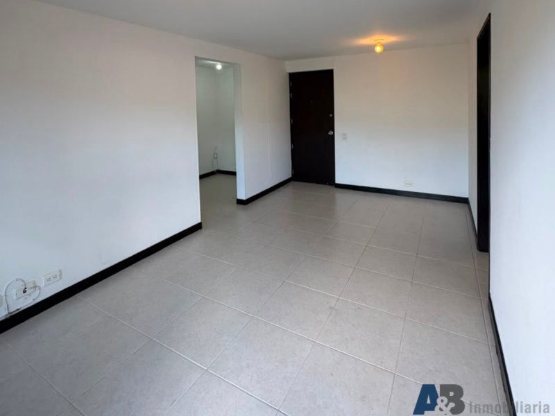 Apartamento en arriendo en La Castellana, Medellín · foto 3 de 17
