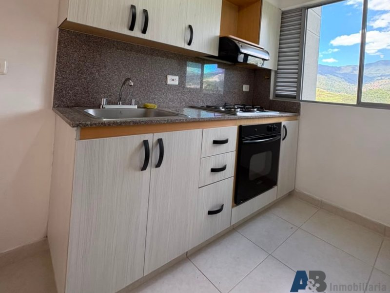 Apartamento en arriendo en La Castellana, Medellín · foto 5 de 17