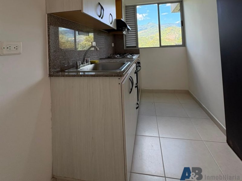 Apartamento en arriendo en La Castellana, Medellín · foto 6 de 17