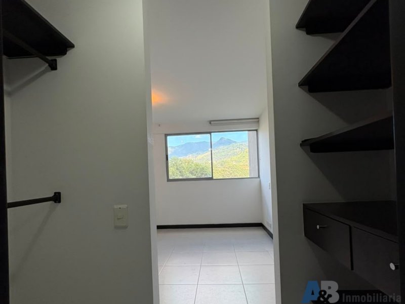 Apartamento en arriendo en La Castellana, Medellín · foto 11 de 17