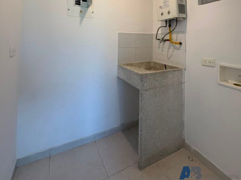 Apartamento en arriendo en La Castellana, Medellín · foto 14 de 17