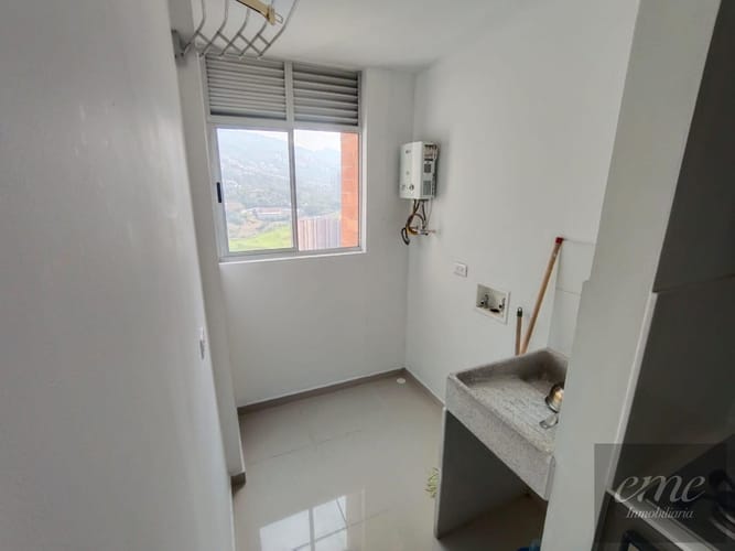 Apartamento de 3 alcobas en venta en Urbanizacion La Florida, Medellín, 78 m² · foto 8 de 19