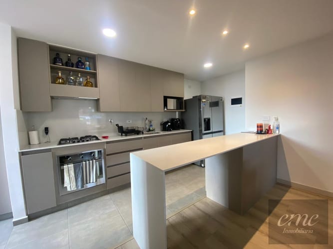 Apartamento de 3 alcobas en venta en Loma El Atravesado, Envigado, 99 m² · foto 2 de 24