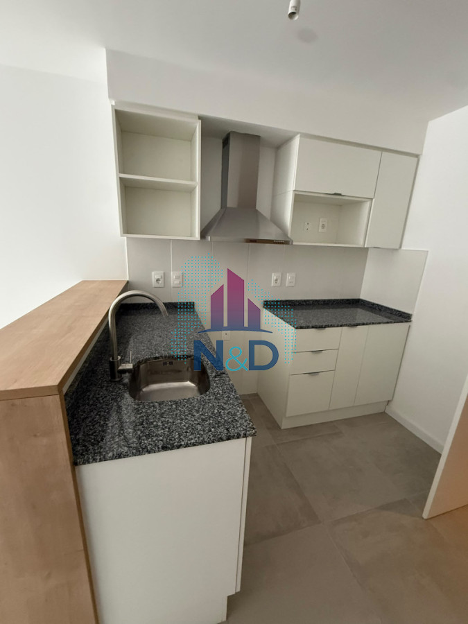 ALQUILER APARTAMENTO AL CONTRAFRENTE  DE UN DORMITORIO CON BALCÓN EN CENTRO · Foto 2