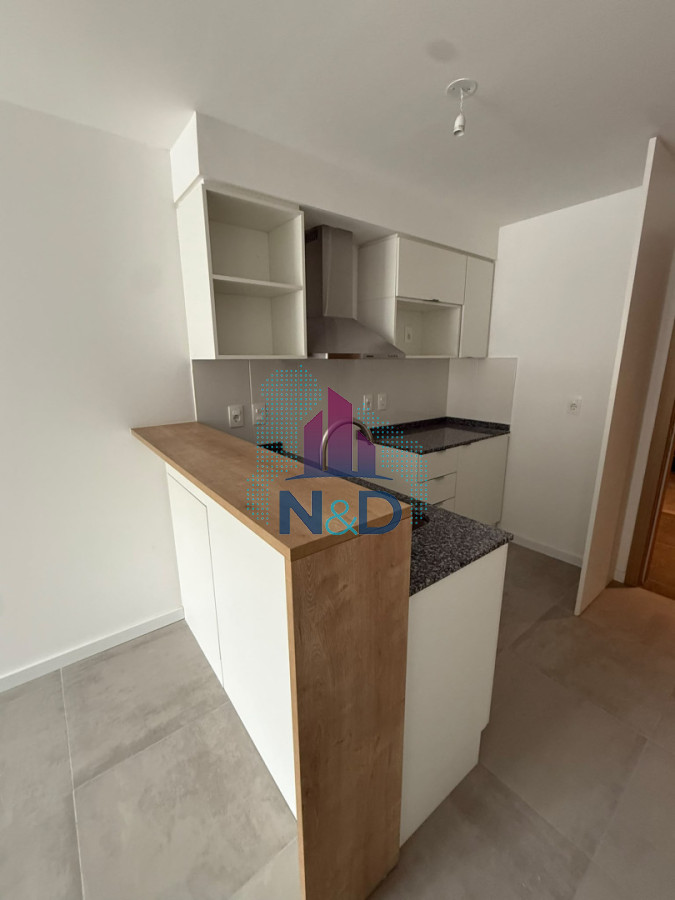 ALQUILER APARTAMENTO AL CONTRAFRENTE  DE UN DORMITORIO CON BALCÓN EN CENTRO · Foto 3
