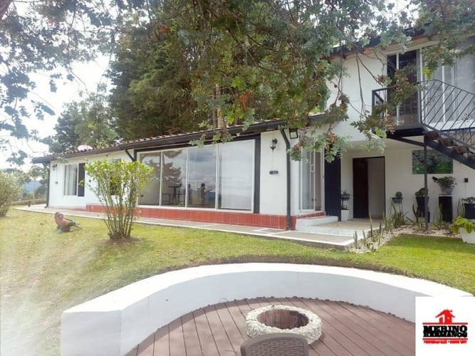 Casa de 7 alcobas en arriendo en Guarne, 500 m² · foto 3 de 24